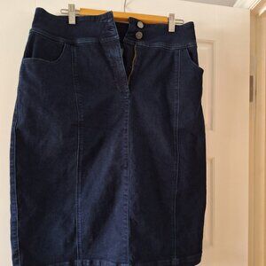 Stretchy denim skirt